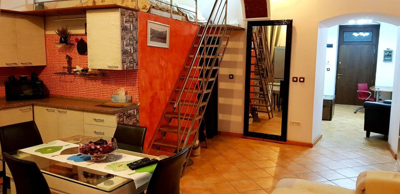 Old Square Apartments 3 تيميشورا المظهر الخارجي الصورة