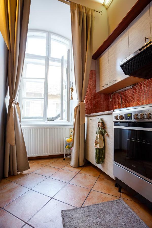 Old Square Apartments 3 تيميشورا المظهر الخارجي الصورة