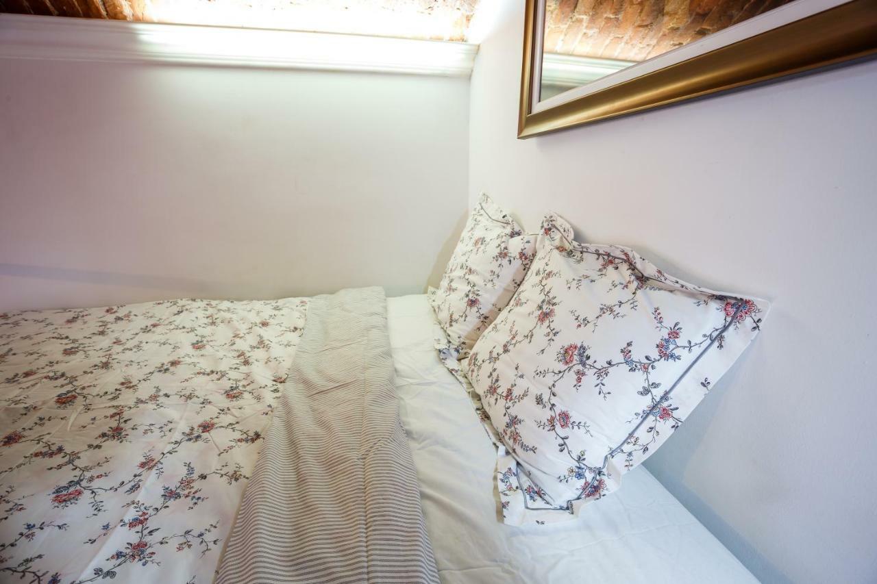 Old Square Apartments 3 تيميشورا المظهر الخارجي الصورة